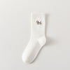 Lot de 3 chaussettes hautes côtelées. Coloris noir, gris chiné, blanc. Broderie petit chien sur l'extérieur du pied. 
