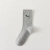 Lot de 3 chaussettes hautes côtelées. Coloris noir, gris chiné, blanc. Broderie petit chien sur l'extérieur du pied. 