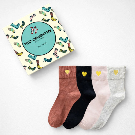 Chaussette haute chaude avec cœur doré brodé.