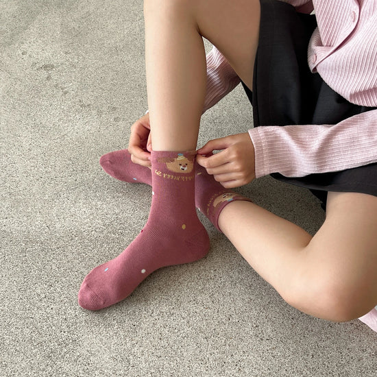 Lot de 5 chaussettes pour enfants filles. Coloris blanc, rose, violet, bordeaux et marron clair. Petites têtes d'animaux mignons en haut de tige. 