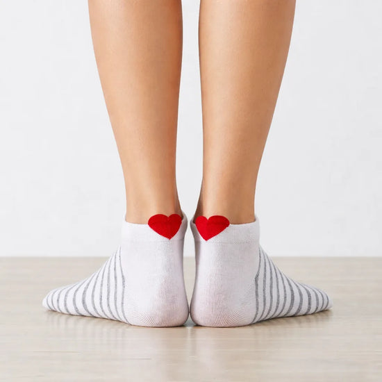 Lot de Chaussettes rayure en coton à motif cœur marine pour femme | Chaussettes douces et respirantes | Un cadeau parfait pour les femmes de tous âges | Disponibles à un prix abordable.