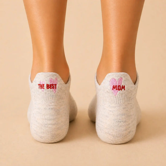 Coffret Fête des Mères : 3 chaussettes fantaisie. Cadeau original, édition limitée, confortable et prêt à offrir. Idéal pour maman.