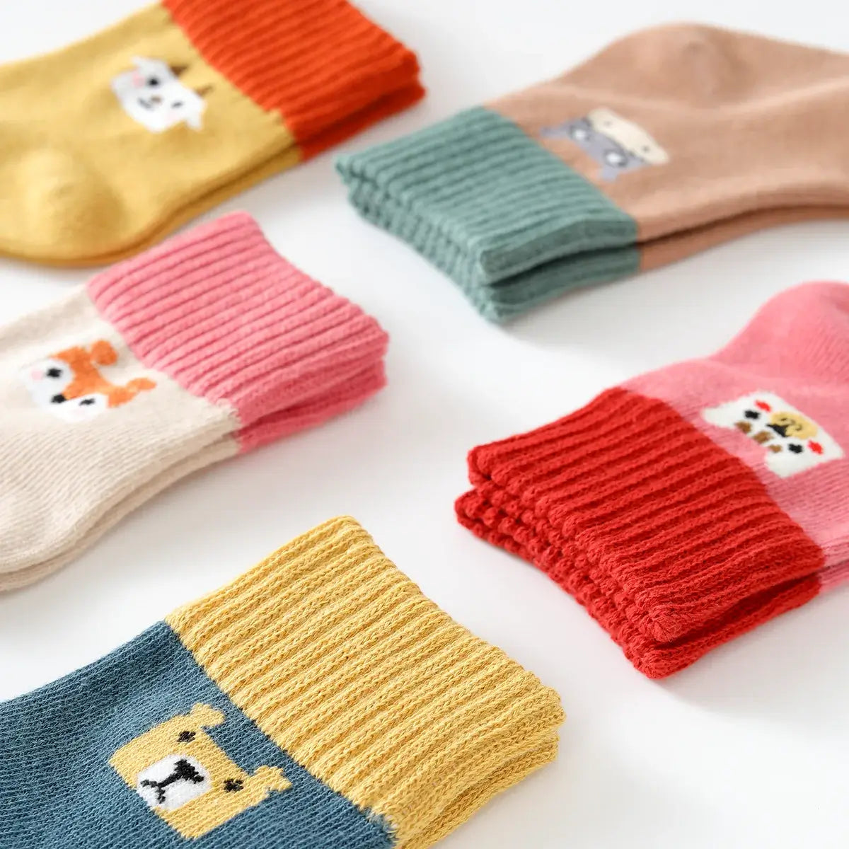 Lot de chaussettes enfants longues en coton avec des animaux brodés dessus | Chaussettes confortables et élégantes | Idéales pour les enfants | Disponibles en plusieurs couleurs et tailles