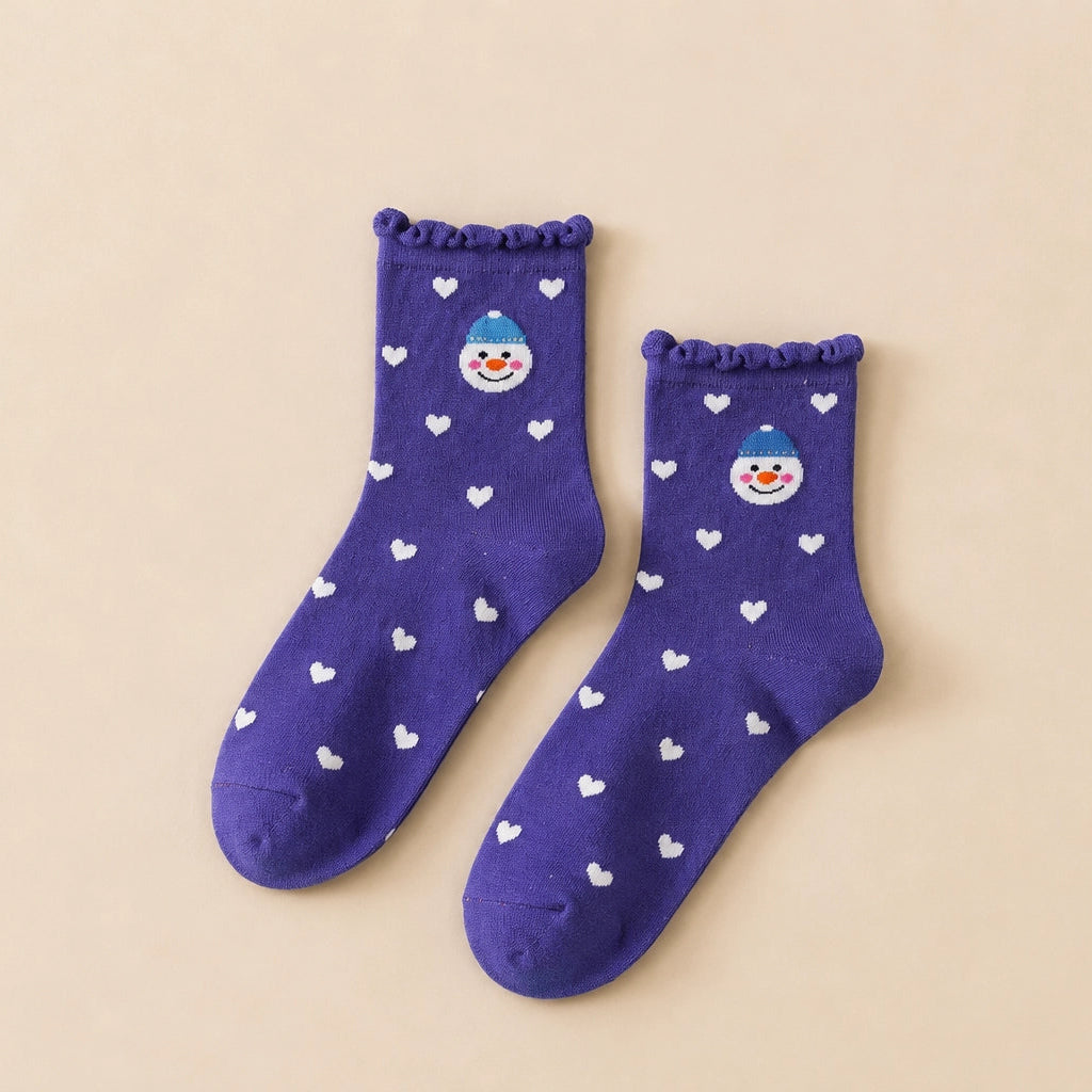 Lot de 4 chaussettes de noël, personnages de noël (père noël, cerf, bonhomme de neige, ourson), motif petits coeurs, finition feston