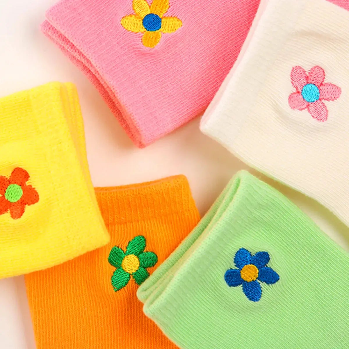 Lot de Chaussettes longues en coton à motif fleur pour enfants | Chaussettes douces et confortables | Disponibles en différentes tailles et couleurs | Un cadeau parfait pour les enfants de tous âges