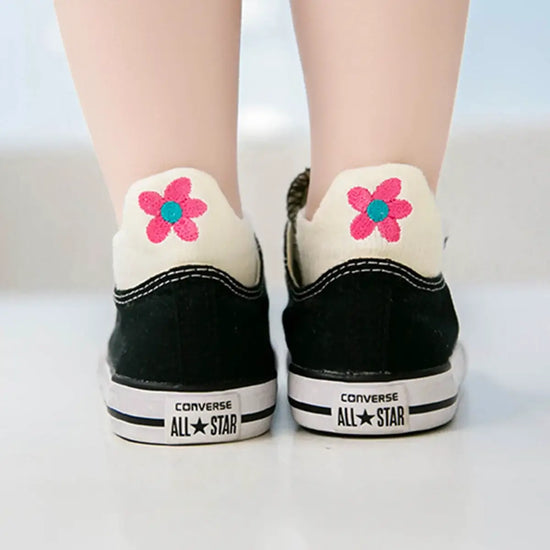 Chaussettes blanche en coton à motif fleur pour enfants | Chaussettes fabriquées à partir de coton de haute qualité | Respirantes et durables | Conviennent à toutes les occasions