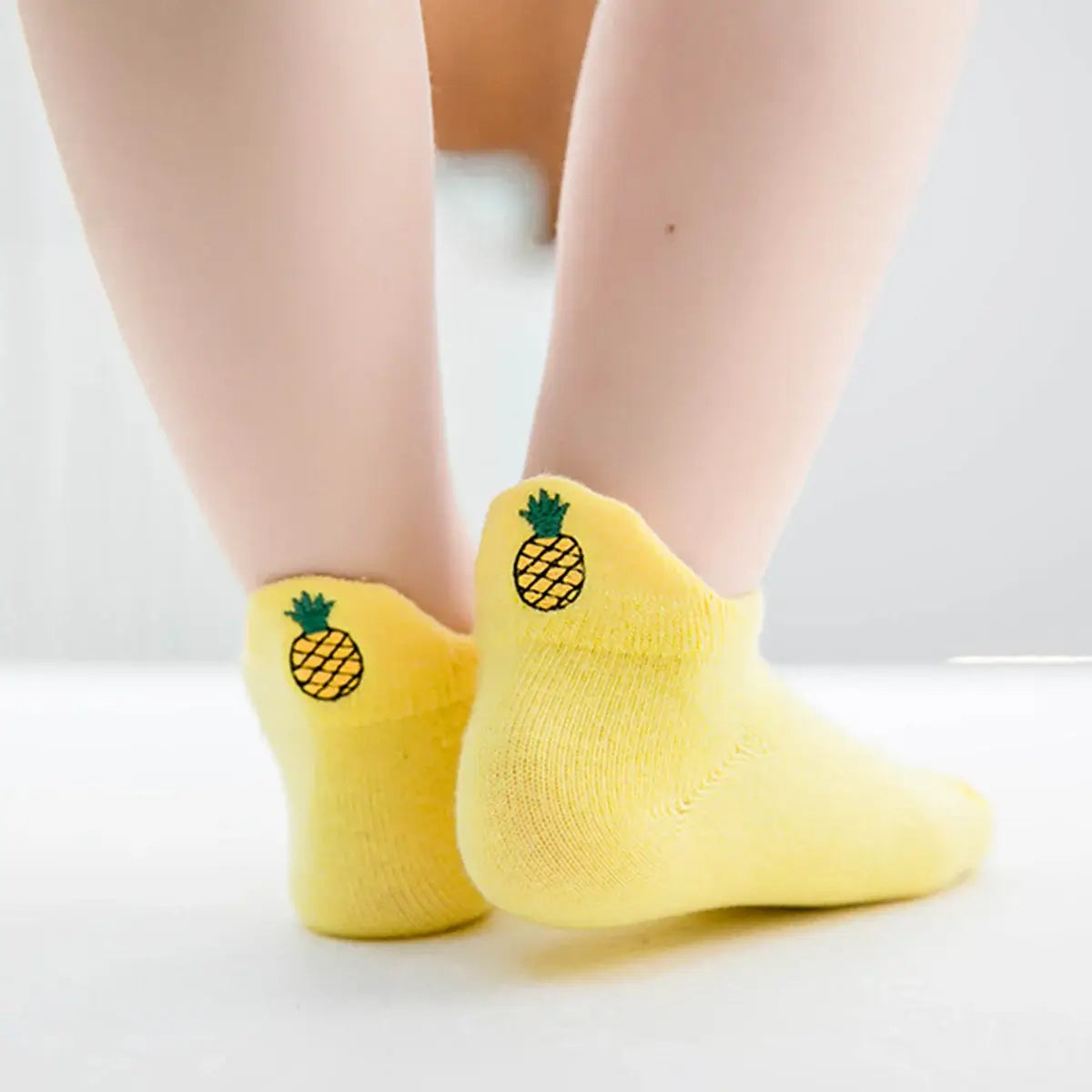 Chaussettes ananas en coton à motif fruit pour enfants | Chaussettes douces et confortables | Disponibles en différentes tailles et couleurs | Un cadeau idéal pour les enfants de tous âges
