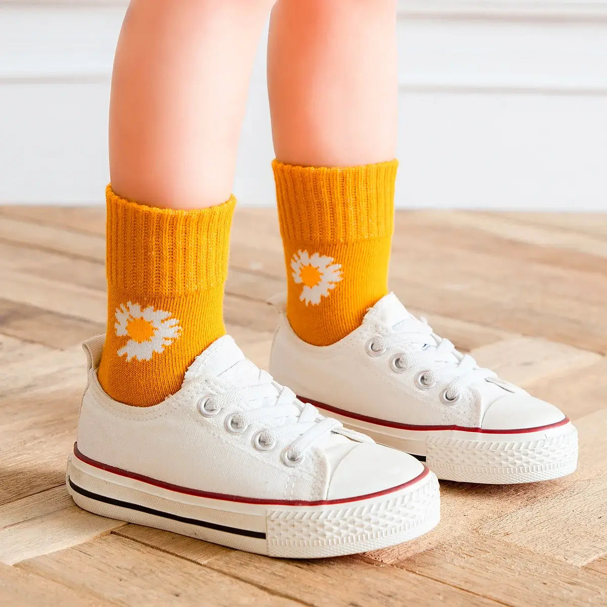 Chaussettes jaune longues en coton à motif fleur pour enfants | Chaussettes douces et confortables | Disponibles en différentes tailles et couleurs | Un cadeau parfait pour les enfants de tous âges