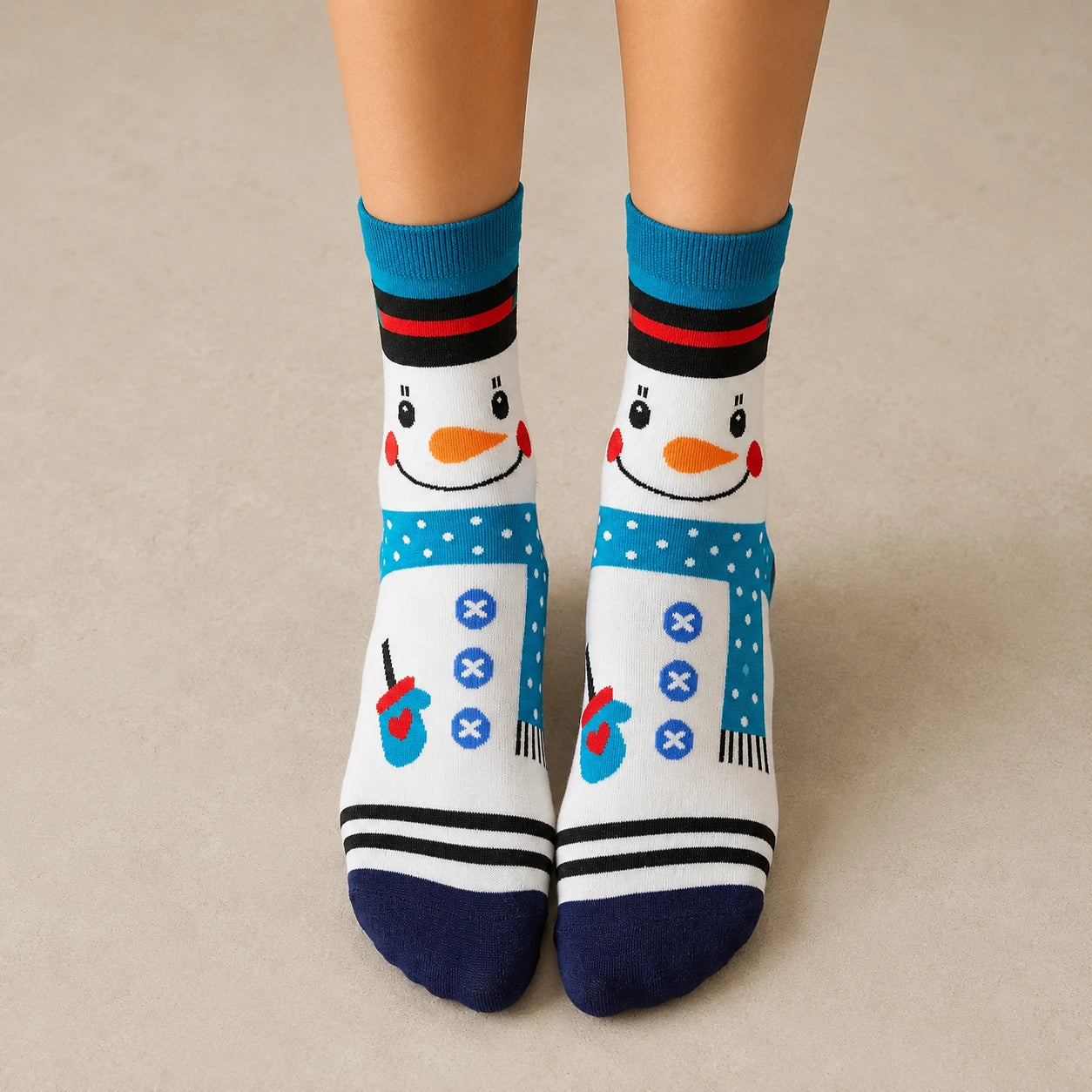 Coffret de 4 chaussettes hautes costume de Noël : Père Noël, Bonhomme de Neige, Renne et Ours