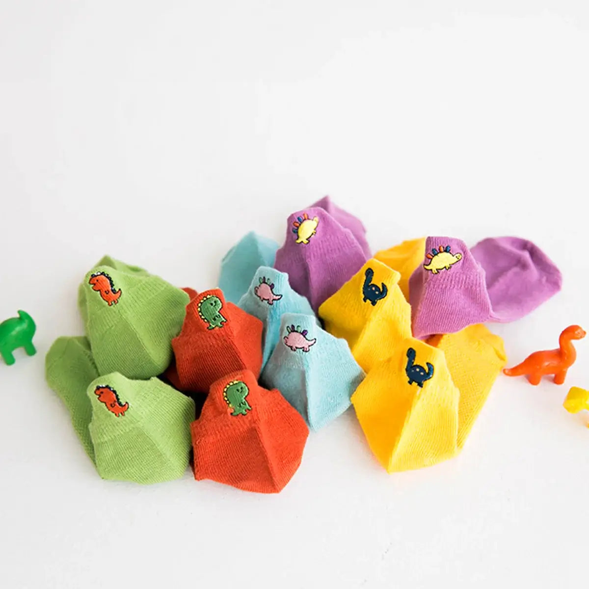 lot de Chaussettes en coton à motif dinosaure pour enfants | Chaussettes confortables et douces | Disponibles en différentes tailles et couleurs | Un cadeau idéal pour les enfants de tous âges