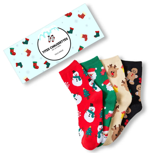 Chaussettes hautes, motifs de Noël : bonhomme de neige, père noël, renne ou biscuit de noël. Coloris festifs : rouge, vert, beige, noir. Douces et Chaudes. Vendues dans leur coffret de Noël. 