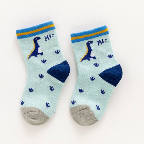 Lot de 5 chaussettes enfant bleues à motifs dinosaures. Confortables, douces et ludiques. Tailles de 12 mois à 12 ans. Parfait pour les petits explorateurs.