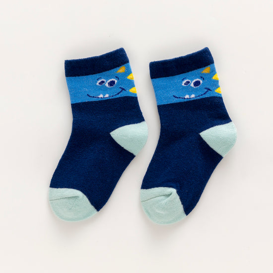 Lot de 5 chaussettes enfant bleues à motifs dinosaures. Confortables, douces et ludiques. Tailles de 12 mois à 12 ans. Parfait pour les petits explorateurs.