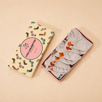 Lot de 3 chaussettes languette femme à motifs automne : hérisson, champignon et feuille. Languette anti-frottement, fond blanc, taille unique 35-41.