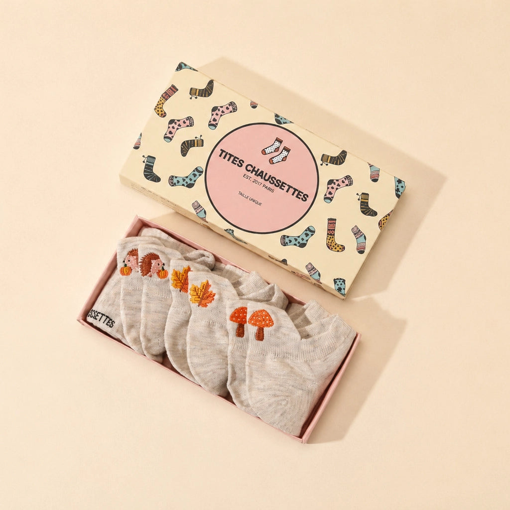 Lot de 3 chaussettes languette femme à motifs automne : hérisson, champignon et feuille. Languette anti-frottement, fond blanc, taille unique 35-41.