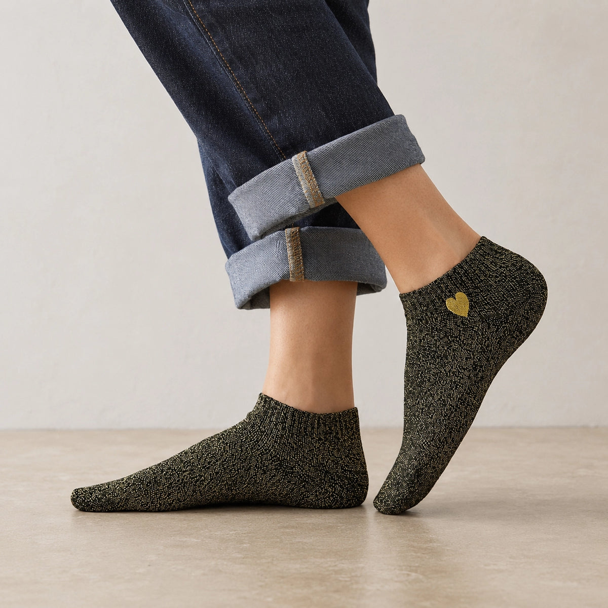 Chaussettes lurex à paillette à motif coeur doré pour femmes | Chaussettes douces et confortables | Fabriquées à partir de matériaux de haute qualité | Un cadeau parfait pour les femmes de tous âges