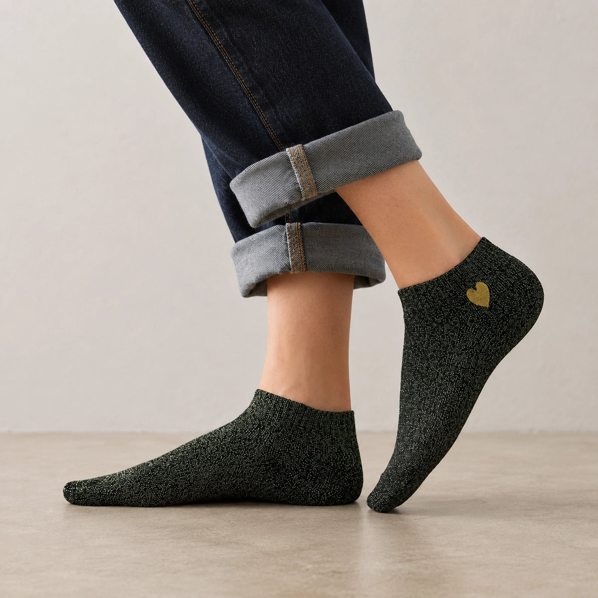Chaussettes lurex à paillette à motif coeur doré pour femmes | Chaussettes douces et confortables | Fabriquées à partir de matériaux de haute qualité | Un cadeau parfait pour les femmes de tous âges