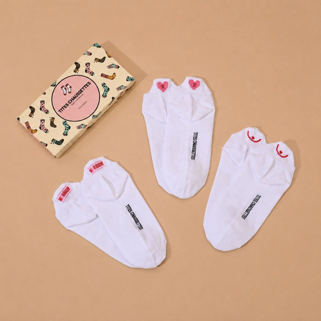 Lot de 3 chaussettes languette Octobre Rose. 20 % des ventes reversés à Ruban Rose. Chaussettes solidaires, confortables et brodées de symboles engagés.