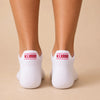 Lot de 3 chaussettes languette Octobre Rose. 20 % des ventes reversés à Ruban Rose. Chaussettes solidaires, confortables et brodées de symboles engagés.
