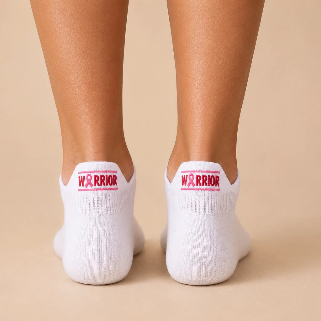 Lot de 3 chaussettes languette Octobre Rose. 20 % des ventes reversés à Ruban Rose. Chaussettes solidaires, confortables et brodées de symboles engagés.