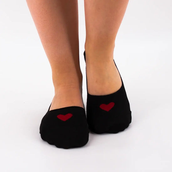 Lot de 5 socquettes invisibles avec cœur tricoté. Douces, discrètes, antiglisse. 5 couleurs pour un look romantique et confortable au quotidien.