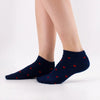 Lot de 5 socquettes à petits cœurs. Taille 35-41. Confortables, légères et romantiques. 5 coloris pour un look doux et estival à souhait.