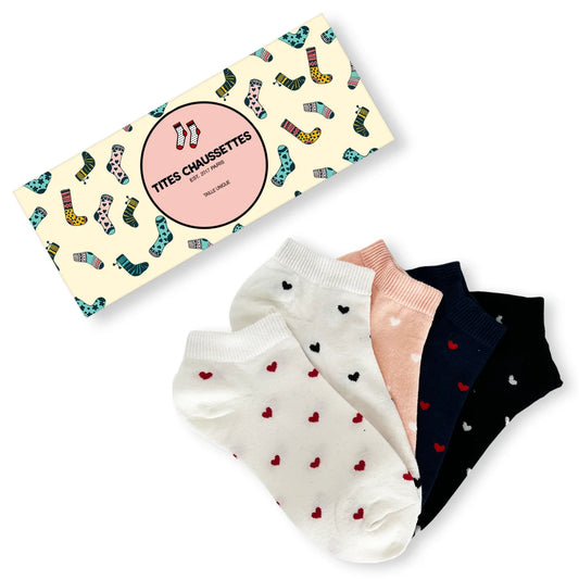 Lot de 5 socquettes à petits cœurs. Taille 35-41. Confortables, légères et romantiques. 5 coloris pour un look doux et estival à souhait.