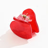 Pince acrylique en forme de coeur rouge