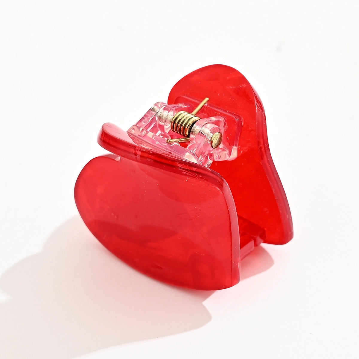 Pince acrylique en forme de coeur rouge