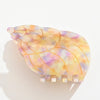 Pince cheveux coquillage femme en acétate nacré, 7 cm. Accessoire coiffure élégant et estival, idéal pour cheveux fins à normaux.