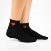 Chaussettes noires adultes en coton avec des cœurs arc-en-ciel | Chaussettes douces et respirantes | Un excellent choix pour les adultes qui aiment les cœurs et l'arc-en-ciel |