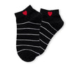 Chaussettes courtes rayées avec petit cœur brodé. Confortables, douces et stylées. Taille unique stretch pour un look romantique et tendance au quotidien.