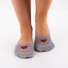 Socquettes invisibles avec cœur rouge. Douces, discrètes, 5 coloris. Idéales pour l’été avec maintien parfait et confort absolu dans toutes les chaussures.