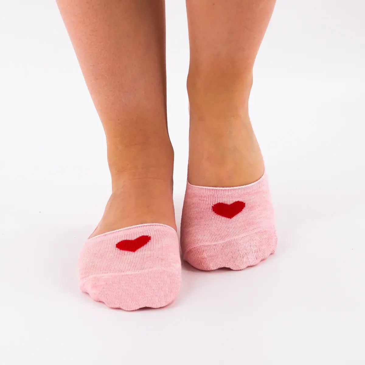 Socquettes invisibles avec cœur rouge. Douces, discrètes, 5 coloris. Idéales pour l’été avec maintien parfait et confort absolu dans toutes les chaussures.