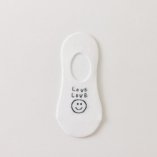 Socquettes invisibles en coton avec motif smiley ou message. Fond noir, blanc ou bleu. Confortables, discrètes et parfaites avec des baskets.
