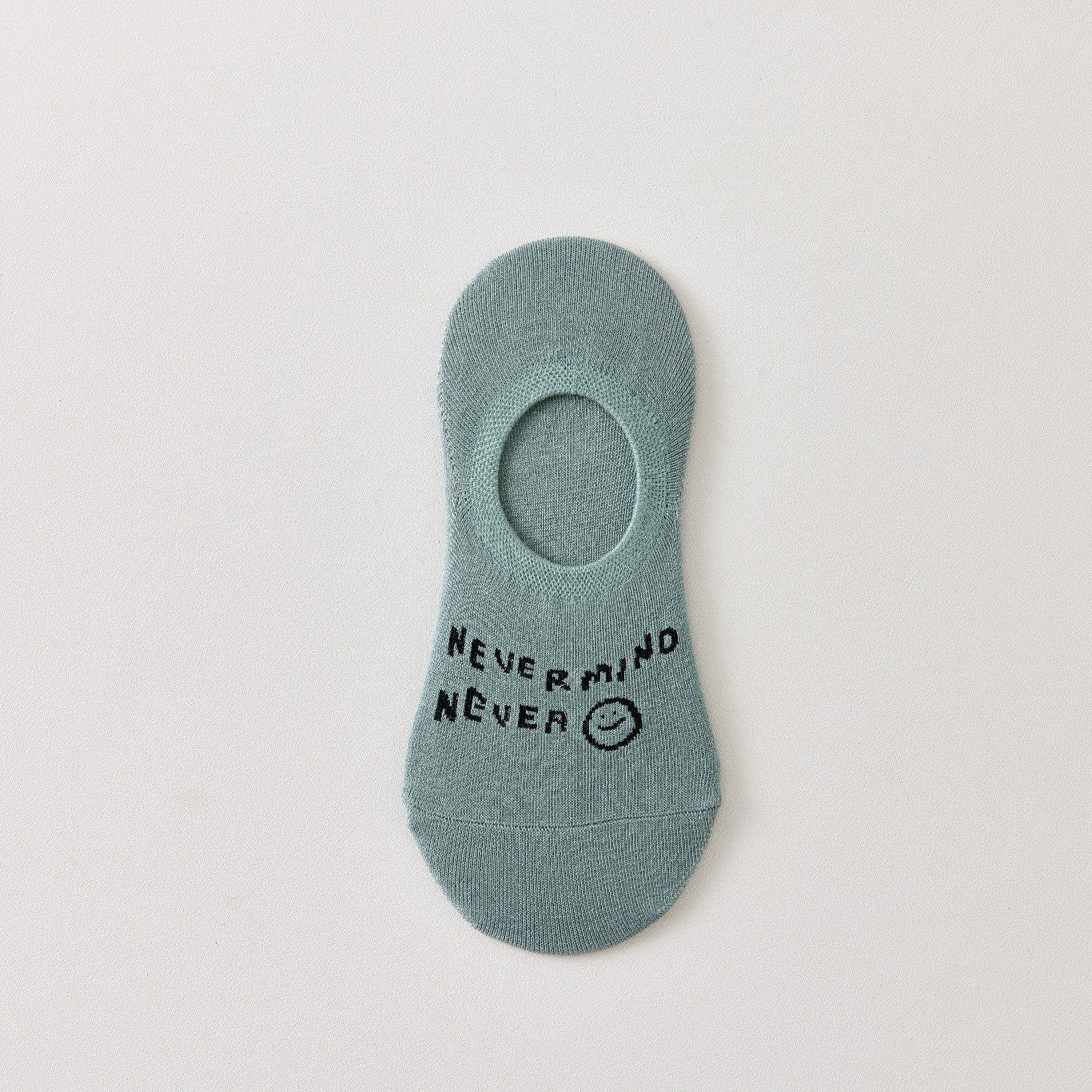 Socquettes invisibles en coton avec motif smiley ou message. Fond noir, blanc ou bleu. Confortables, discrètes et parfaites avec des baskets.