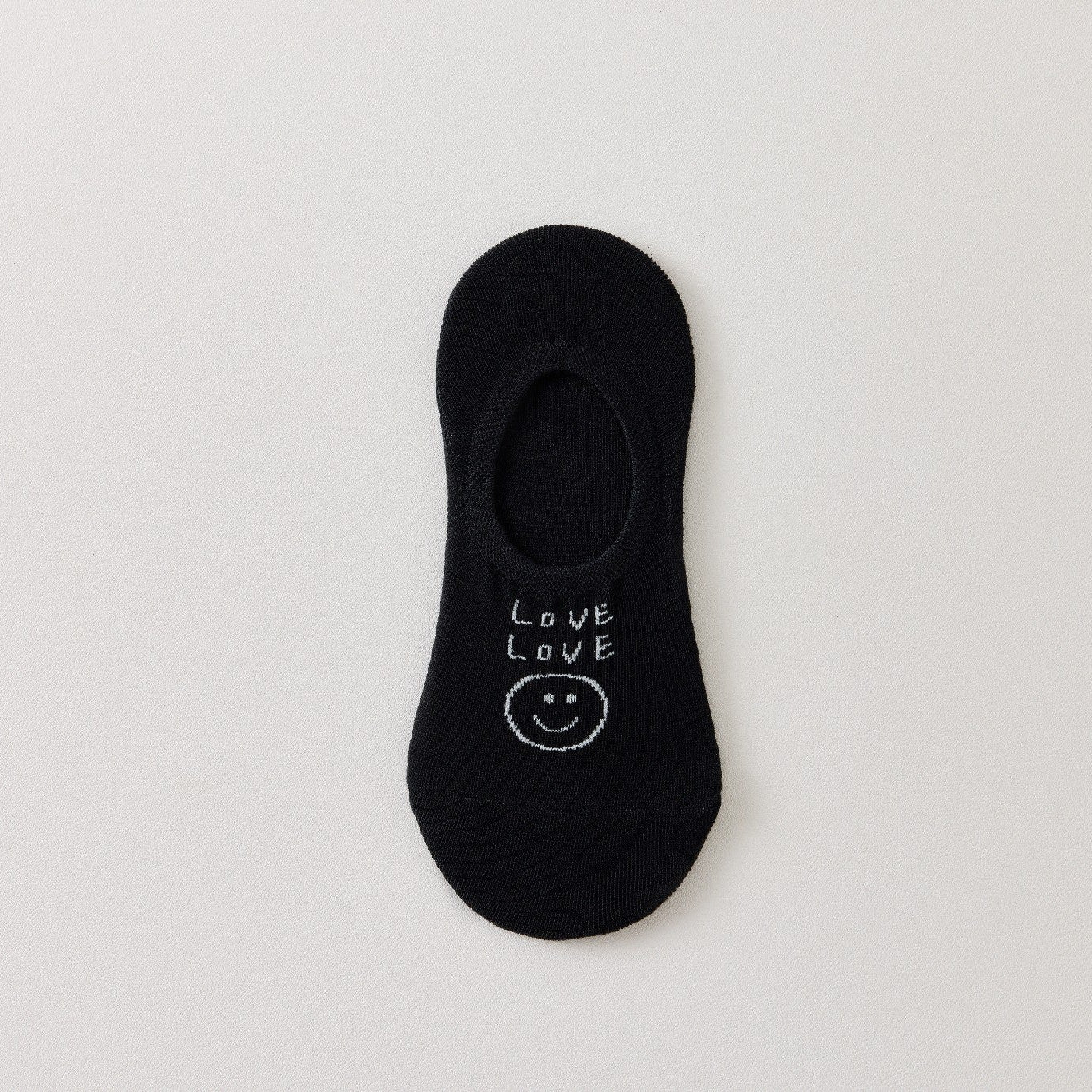 Socquettes invisibles en coton avec motif smiley ou message. Fond noir, blanc ou bleu. Confortables, discrètes et parfaites avec des baskets.