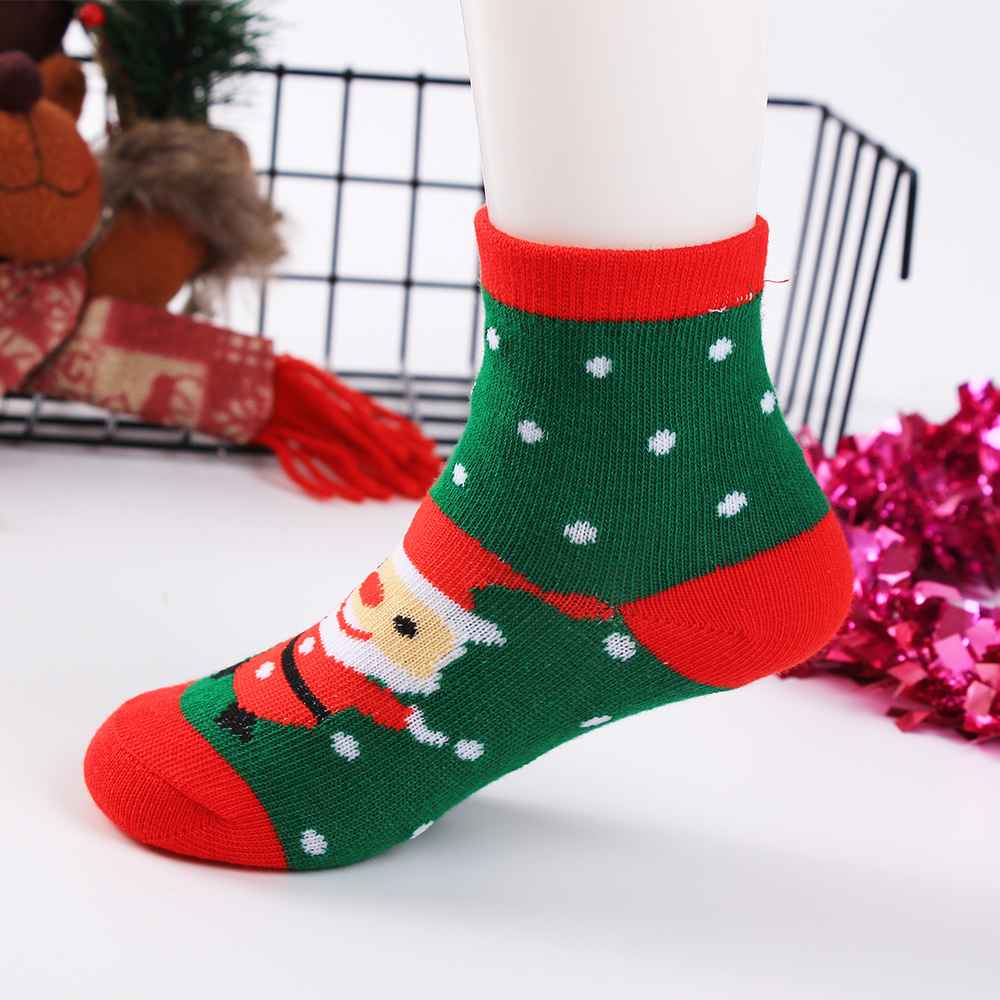 Chaussettes de Noël pour enfants. Coloris rouge, blanc et vert. Motif père noël. Idéales pour les fêtes. Pour bébés et enfants (du 12 mois au 12 ans).