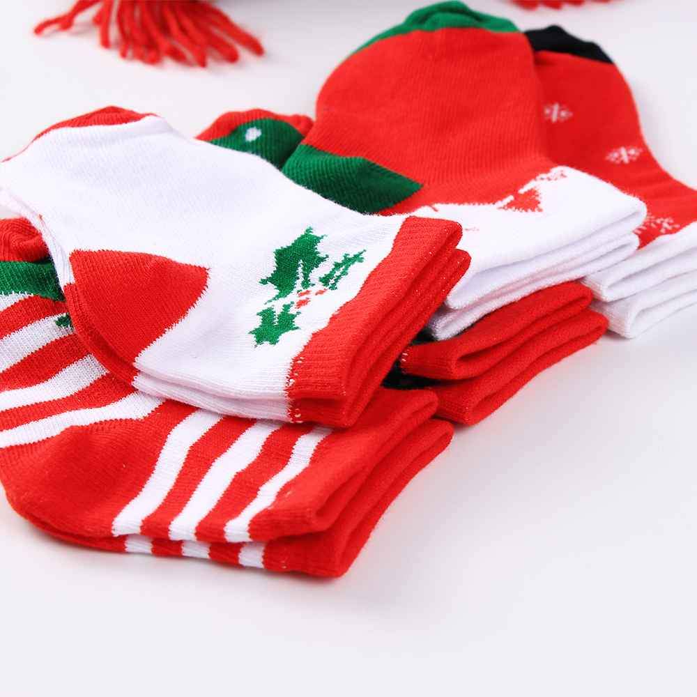 Lot de 5 chaussettes de Noël pour enfants. Coloris rouge, blanc et vert. Idéales pour les fêtes. Pour bébés et enfants (du 12 mois au 12 ans).
